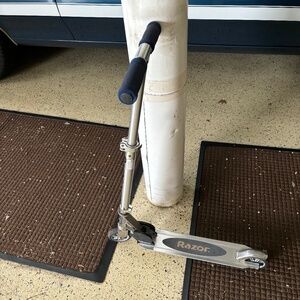 Razor scooter